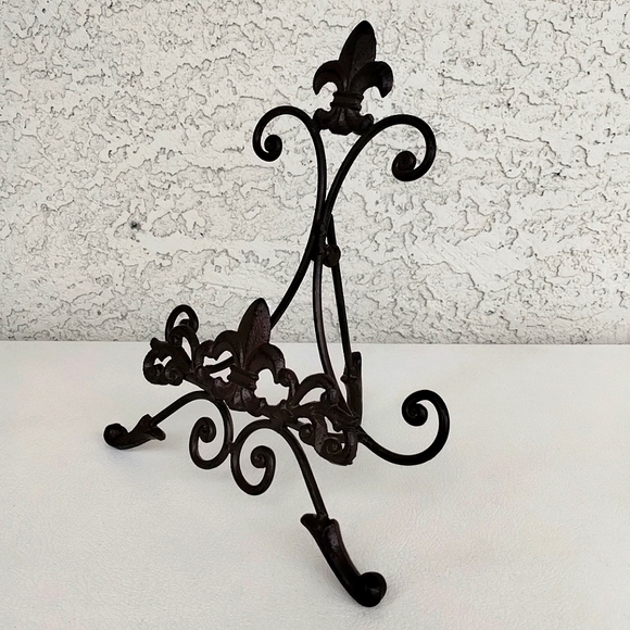 Vintage Cast Iron Fleur-de-Lis Display Easel Stand – Ornate Scroll Design – 11" - Picture 2 of 10